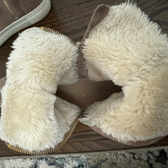 Super Cozy J Slides NYC, size 8! - Picture 2 of 7